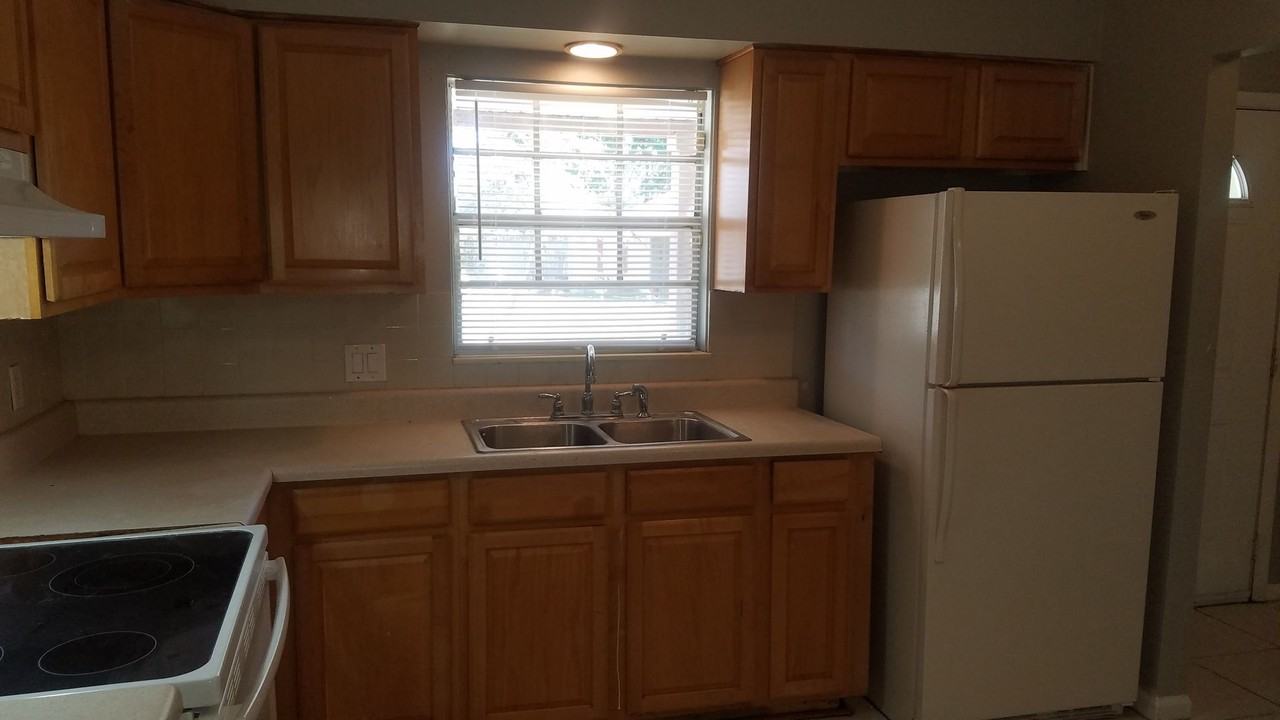 601 Soldier Sq - Photo 3 of 32