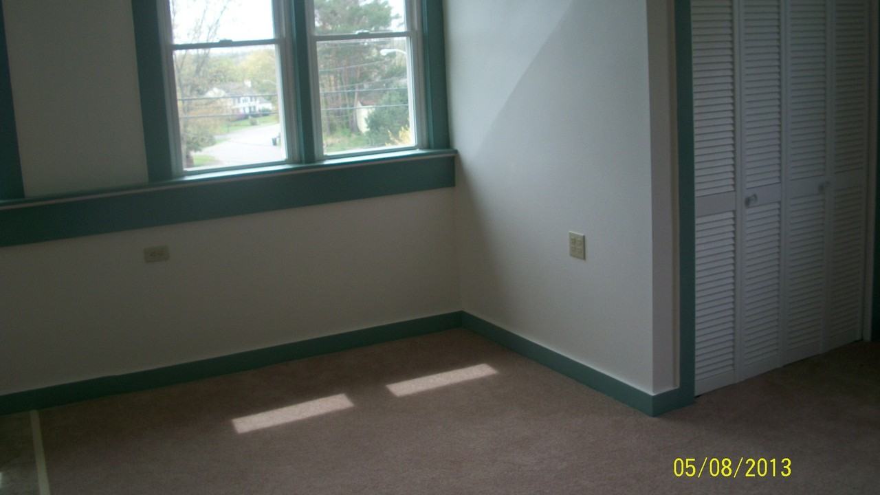 128 Low St - Photo 3 of 4