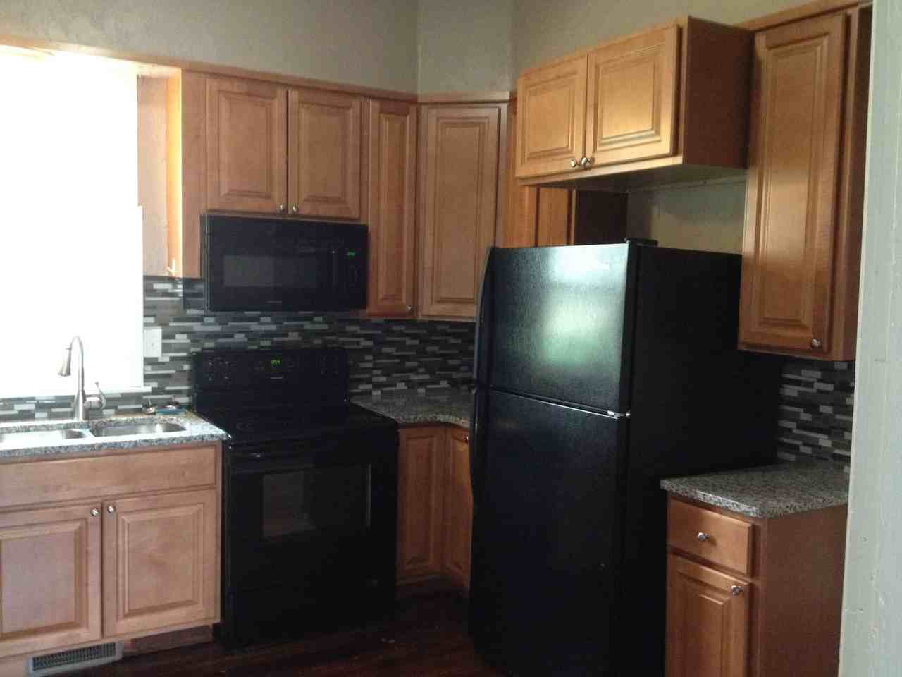 300 Country Club Rd - Photo 2 of 23