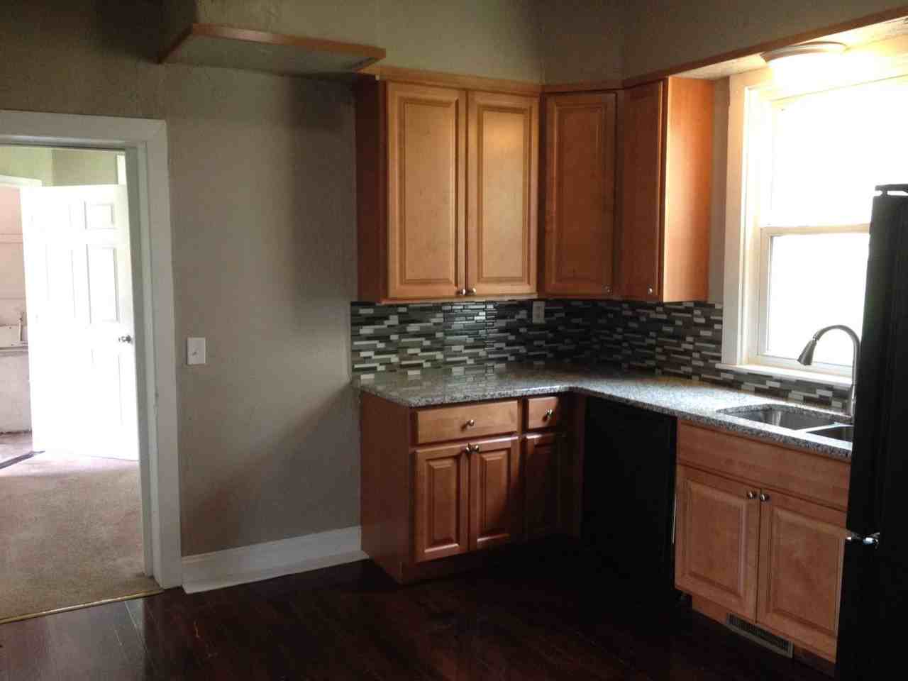 300 Country Club Rd - Photo 3 of 23