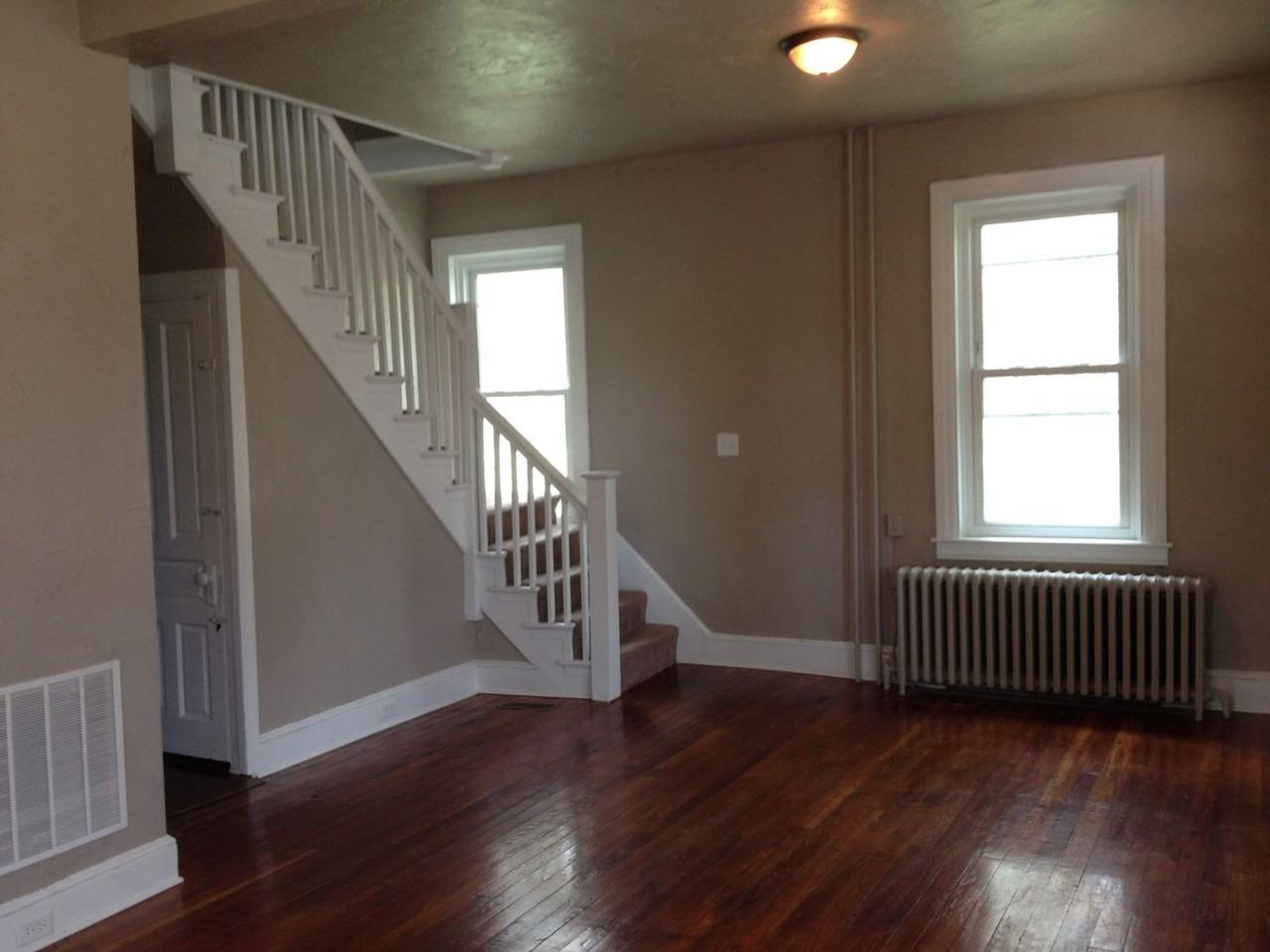 300 Country Club Rd - Photo 4 of 23