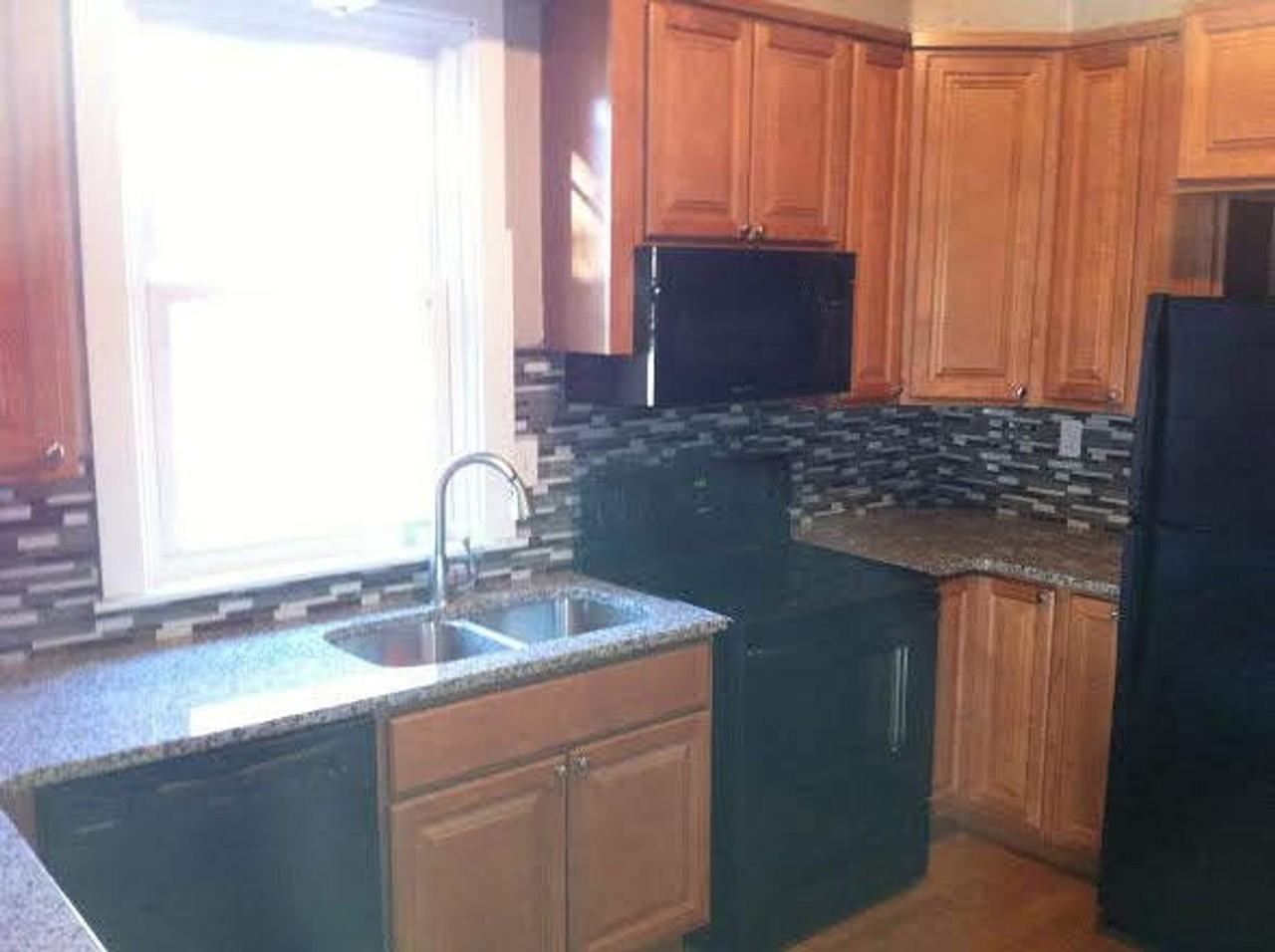 300 Country Club Rd - Photo 7 of 23