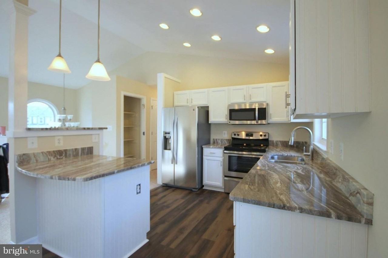 8605 Oldham Rd - Photo 3 of 30