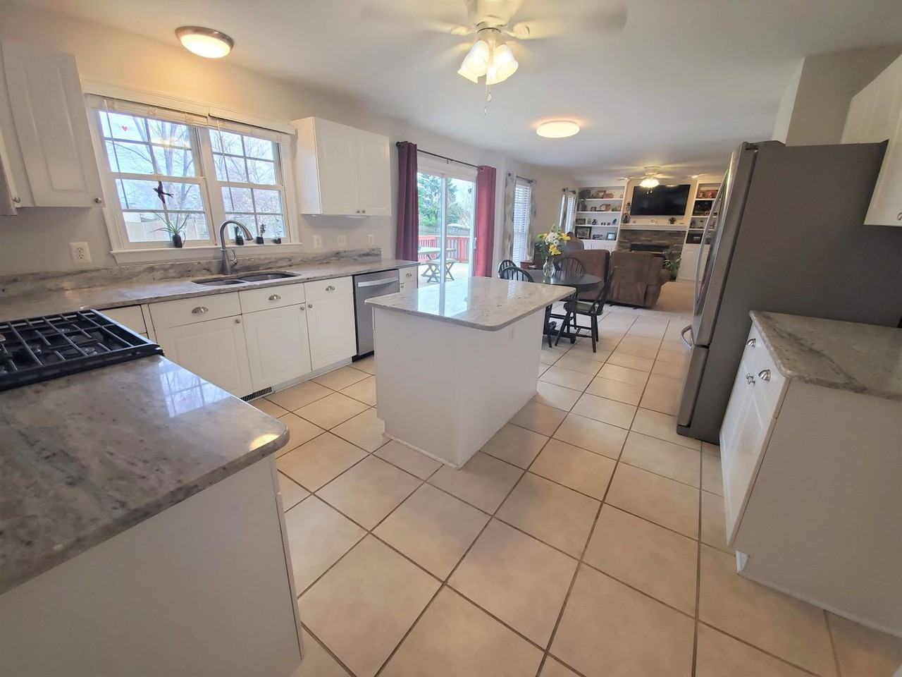 21 Scotland Cir - Photo 2 of 17