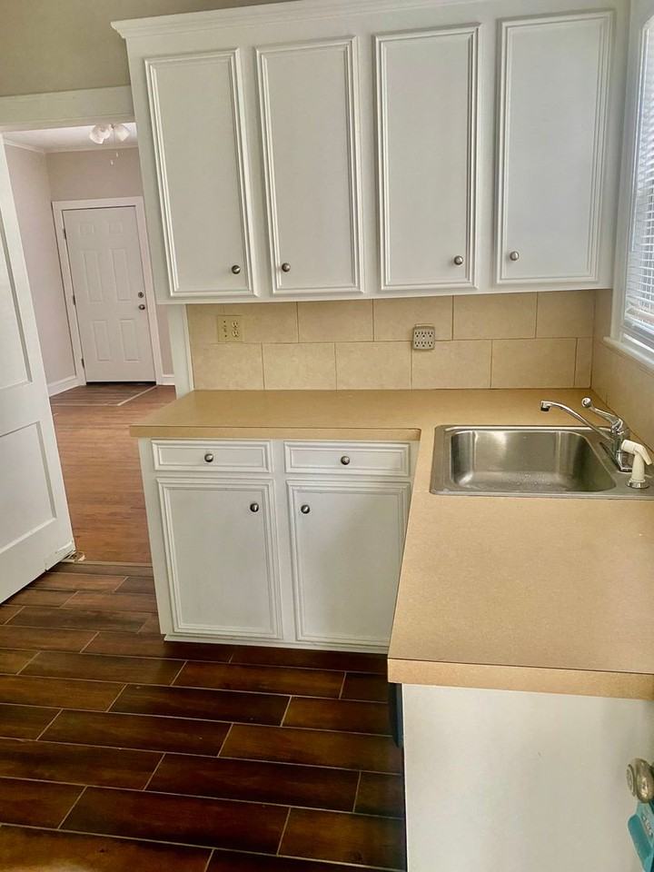 427 Stephenson St - Photo 5 of 30