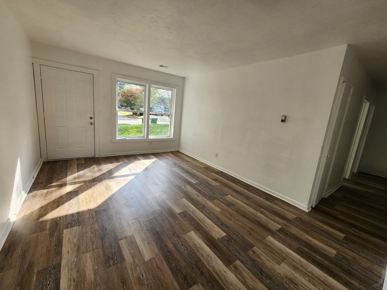 359 Sheridan Dr - Photo 2 of 8