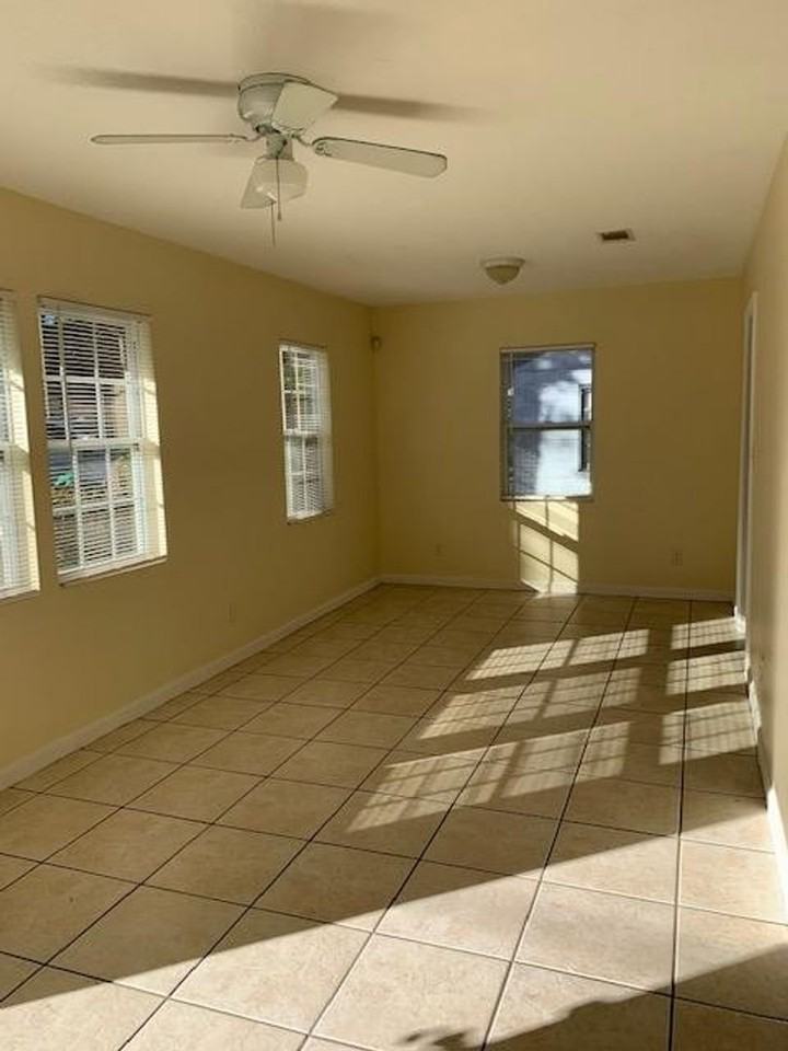 722 E Brookwood Pl - Photo 2 of 8
