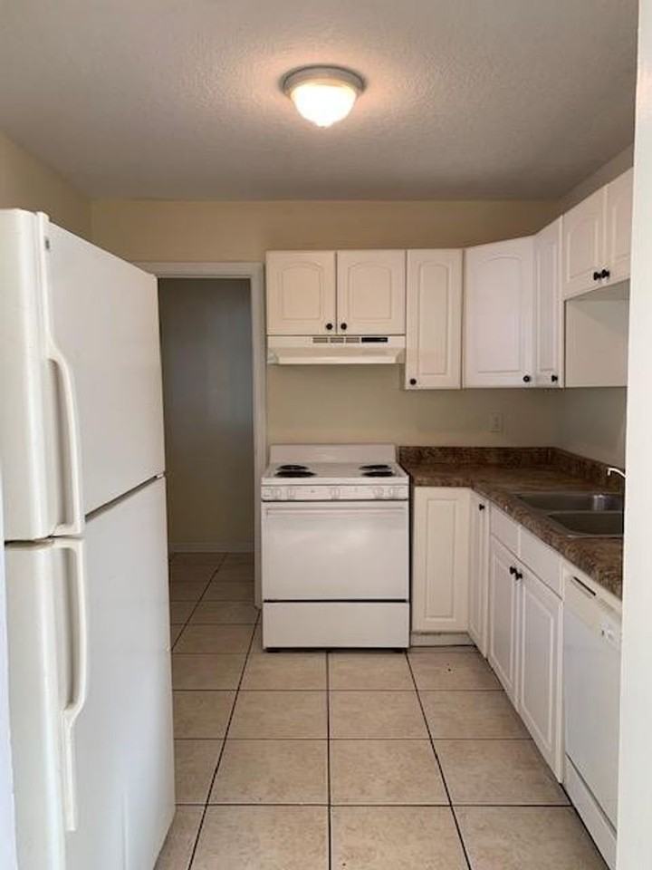 722 E Brookwood Pl - Photo 3 of 8