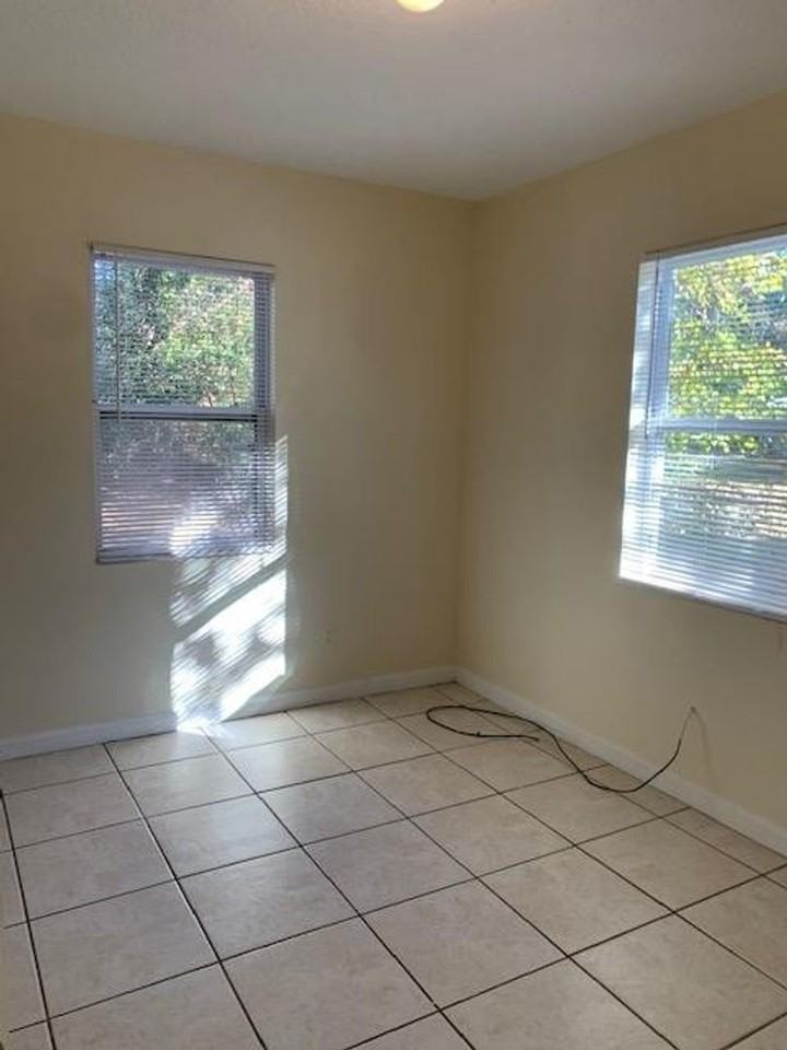 722 E Brookwood Pl - Photo 5 of 8