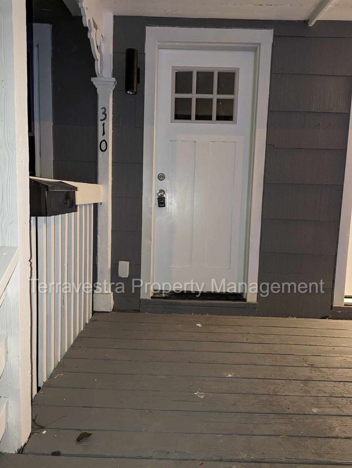 310 W Powell St - Photo 2 of 10