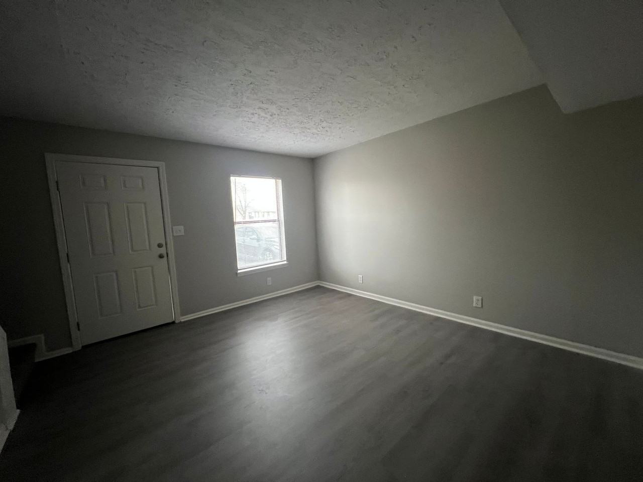 226 Greenleaf Cir - Photo 3 of 6