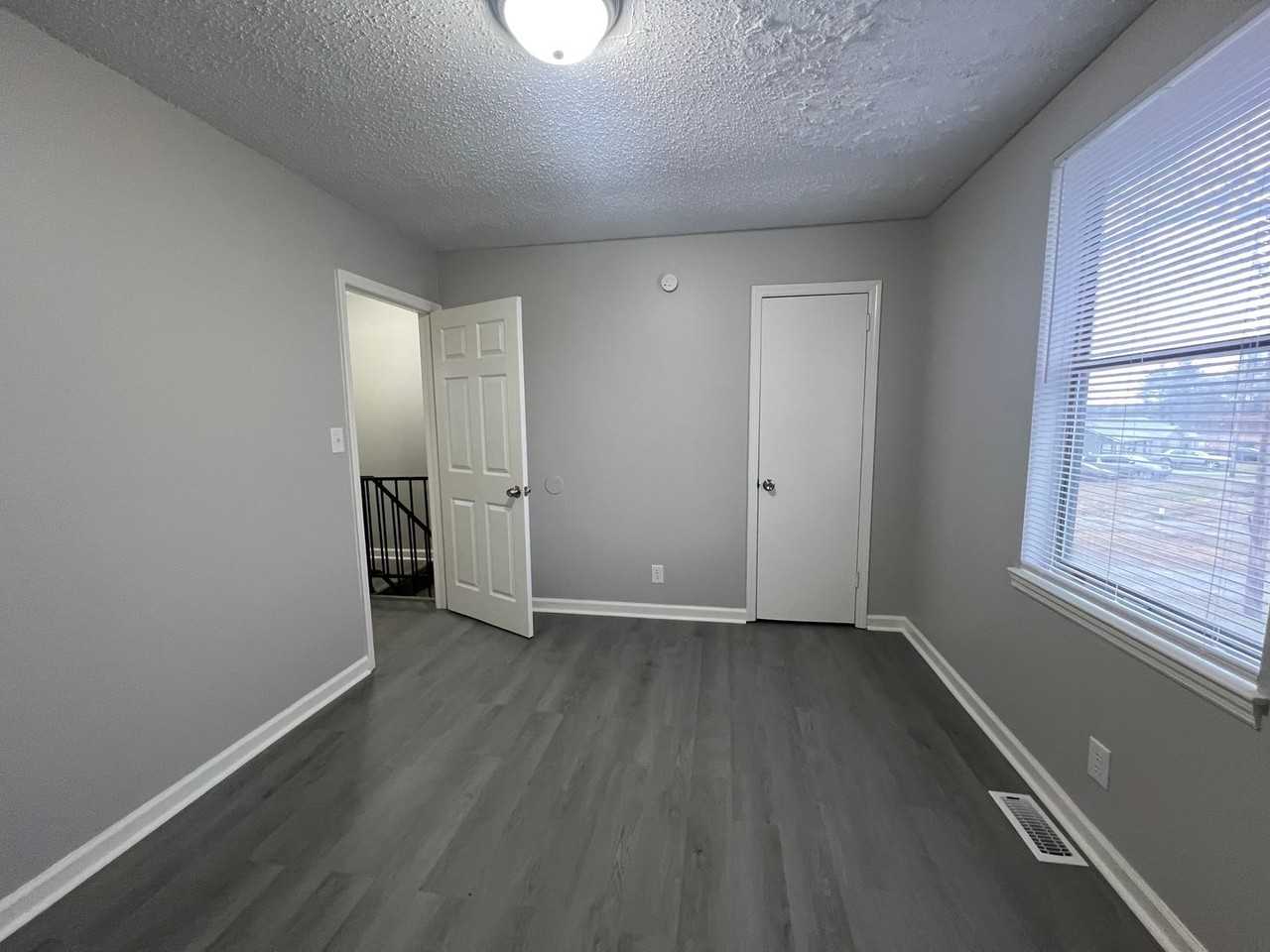226 Greenleaf Cir - Photo 4 of 6