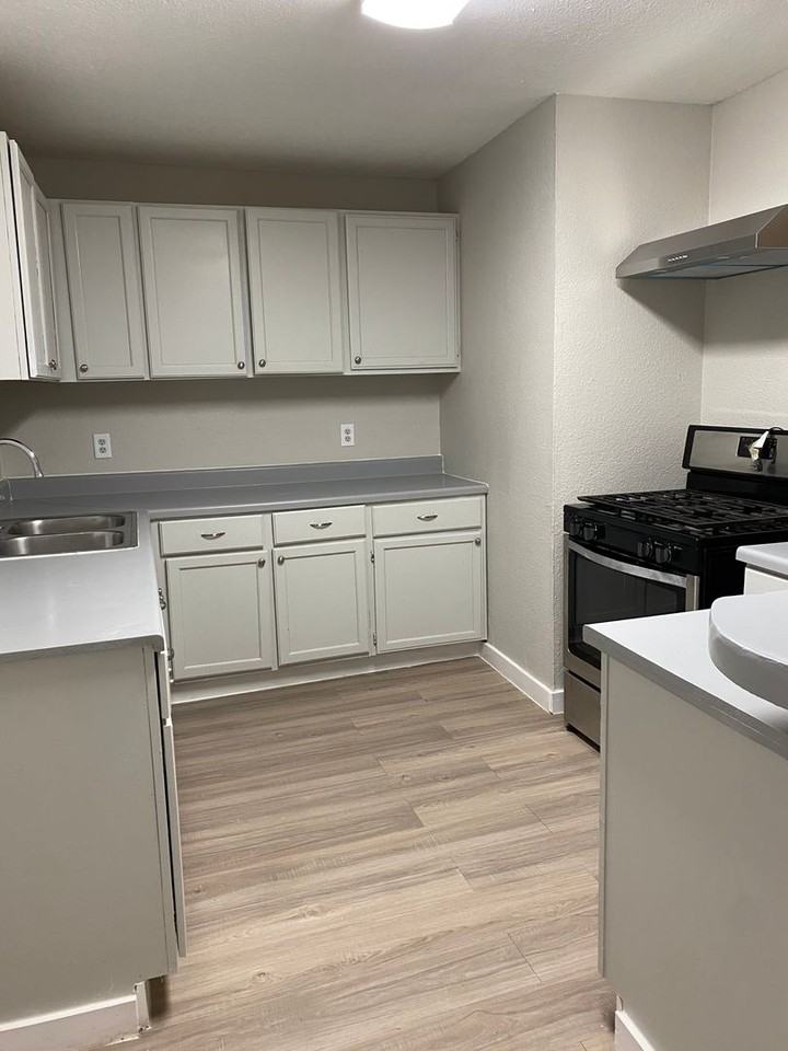 2610 Franklin Ave - Photo 2 of 8