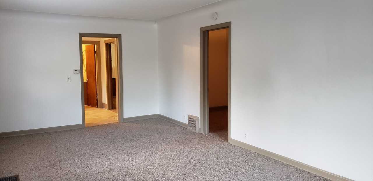 1187 Kenneth St - Photo 5 of 17