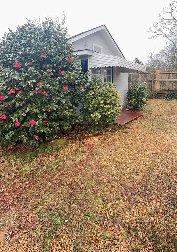 1421 Roper Ave - Photo 2 of 12