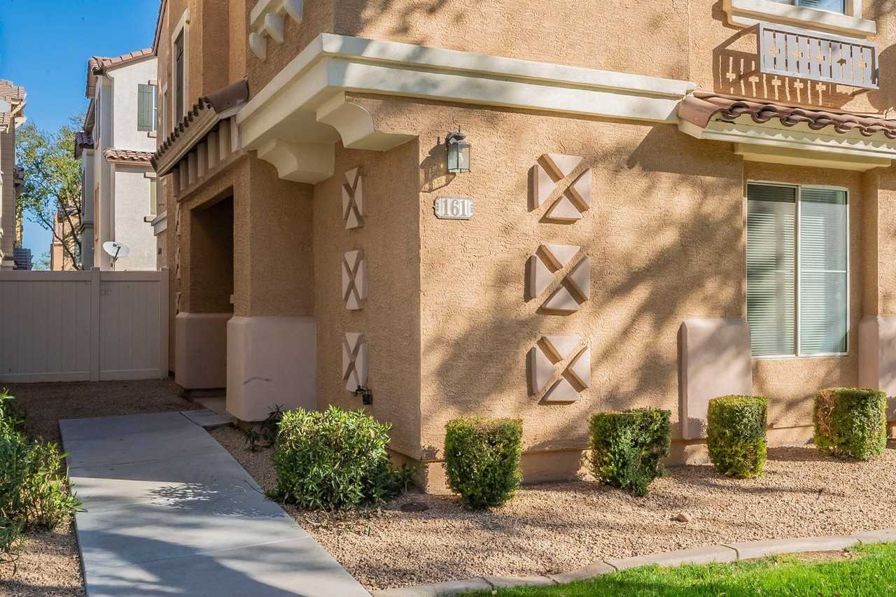 161 W Campbell Ct - Photo 3 of 38