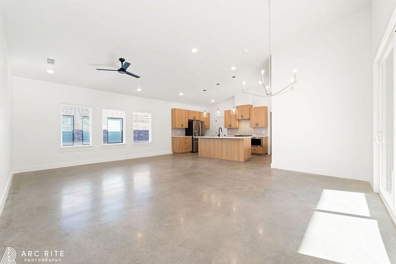 4525 22nd Pl - Photo 3 of 31