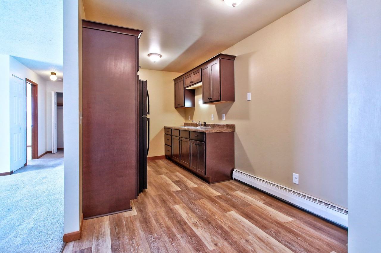 319 Oxford Ct - Photo 5 of 15