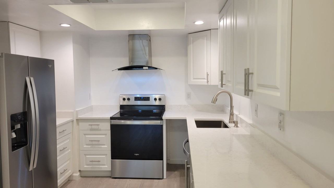 5368 Royal Palm Ave - Photo 4 of 17