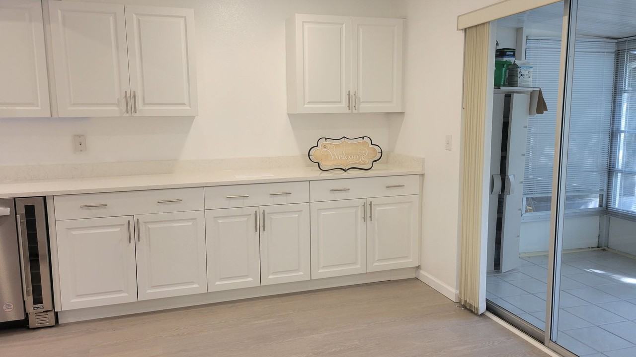 5368 Royal Palm Ave - Photo 5 of 17