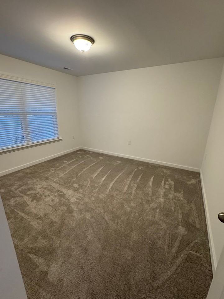 618 Dripping Spring Dr - Photo 4 of 17