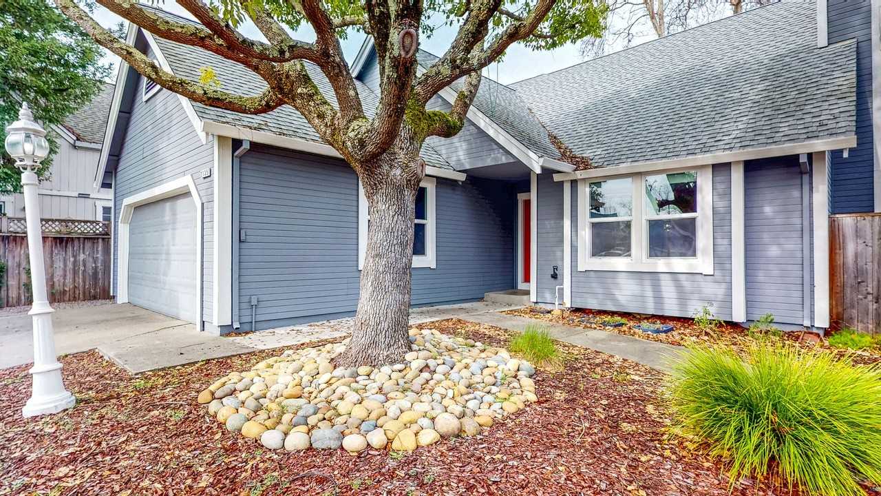 2135 Pebblewood Ct - Photo 3 of 50