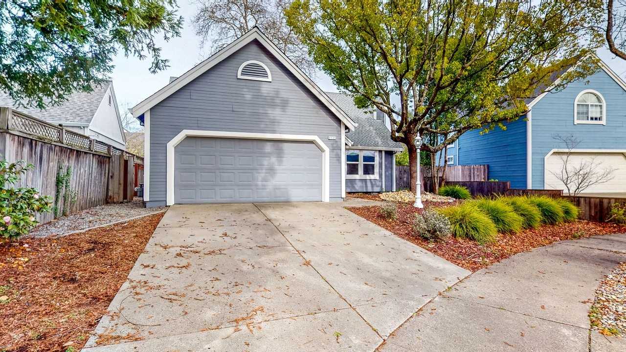 2135 Pebblewood Ct - Photo 4 of 50