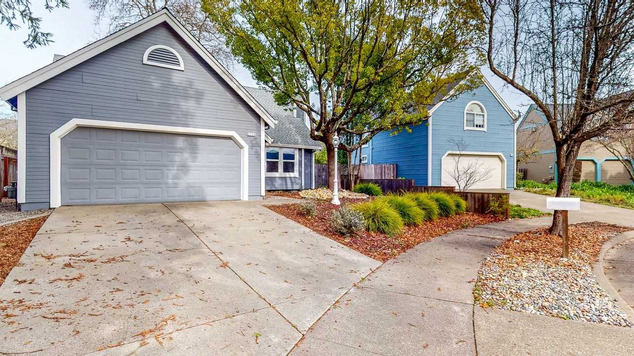 2135 Pebblewood Ct - Photo 5 of 50