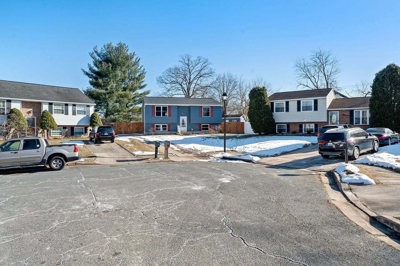 15 Bushwood Rd - Photo 3 of 34