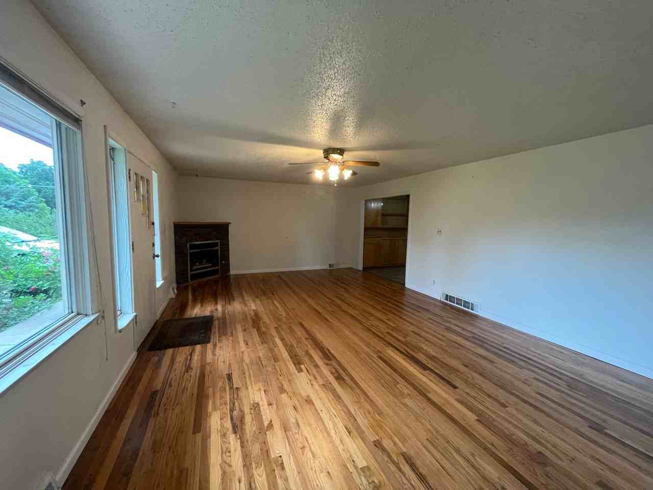 1413 W Mulberry St - Photo 4 of 25