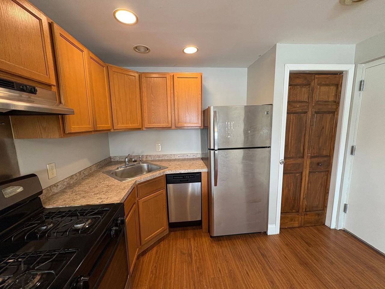 329 Southside Pkwy - Photo 2 of 7