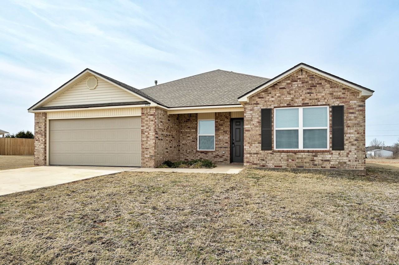 3912 Elm Ridge St - Photo 3 of 35