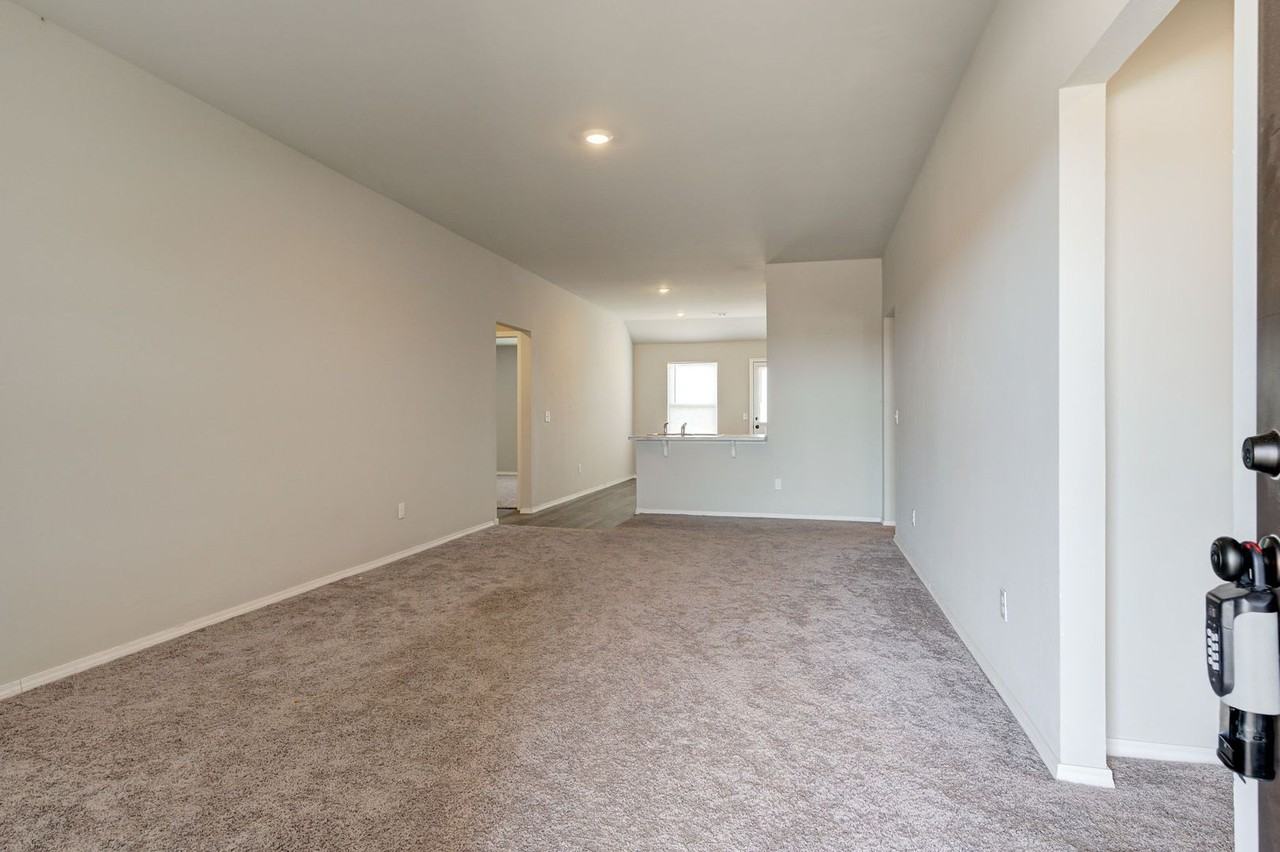 3912 Elm Ridge St - Photo 5 of 35