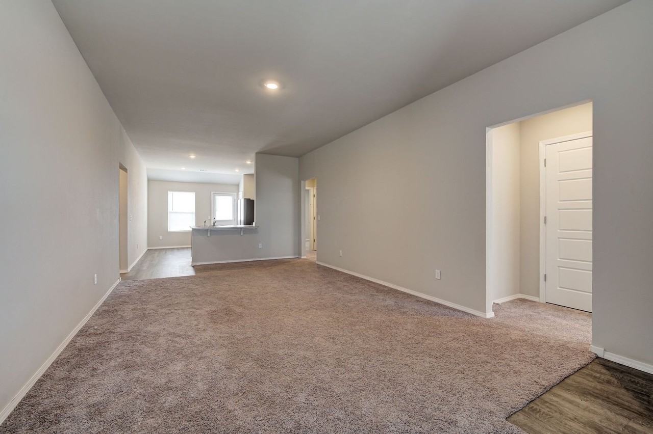 3912 Elm Ridge St - Photo 6 of 35