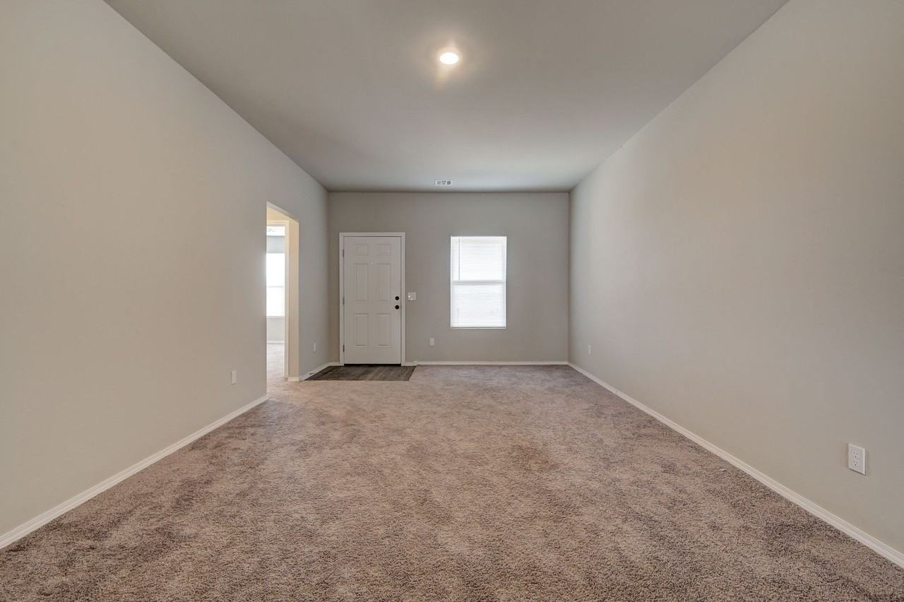 3912 Elm Ridge St - Photo 7 of 35