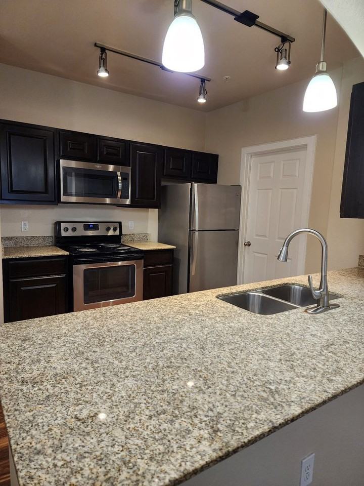 Jackson Place Apartments - Photo 3 of 34