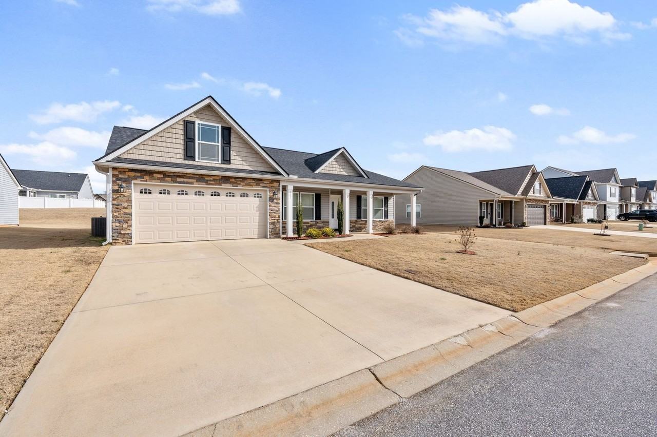 807 John Weaver Trce - Photo 3 of 35