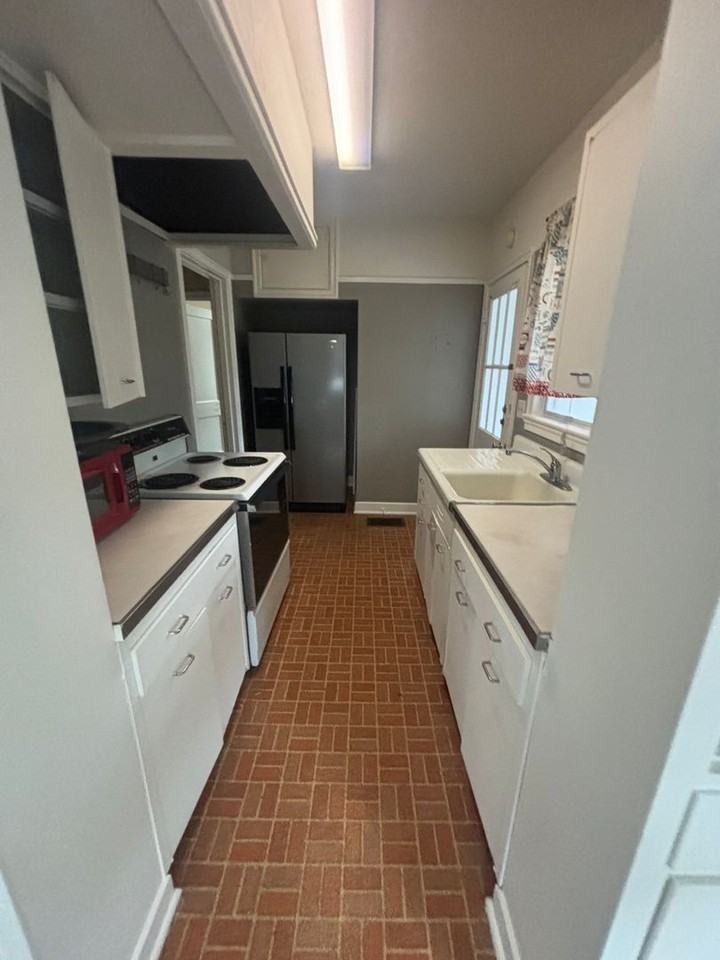 3840 Creswell Ave #1 - Photo 3 of 7