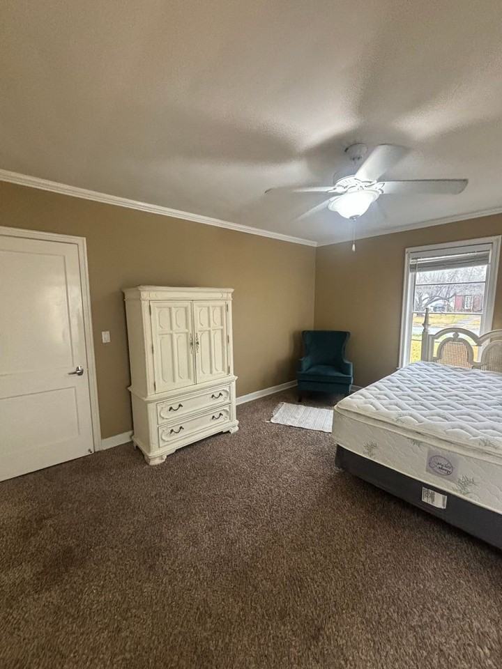 3840 Creswell Ave #1 - Photo 5 of 7