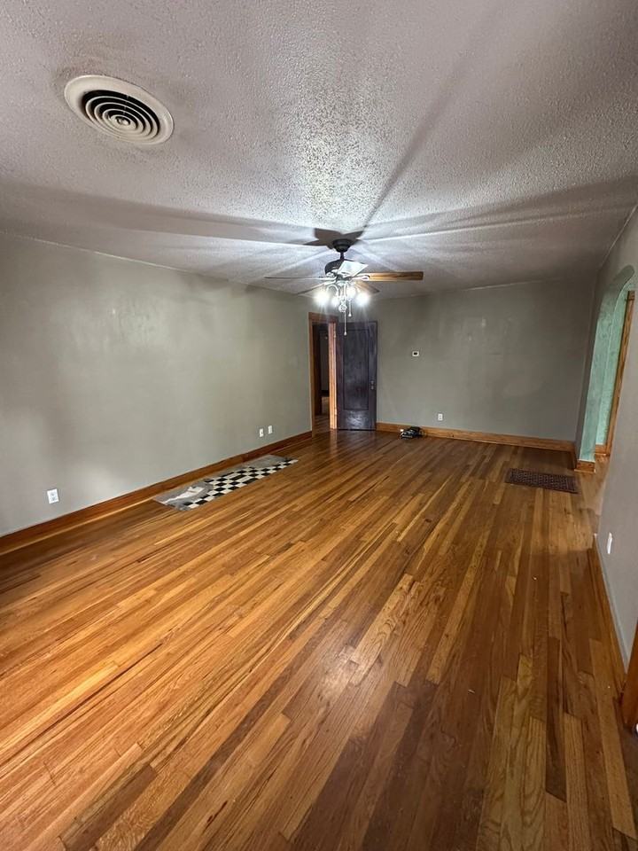 1321 Axtell St - Photo 3 of 19