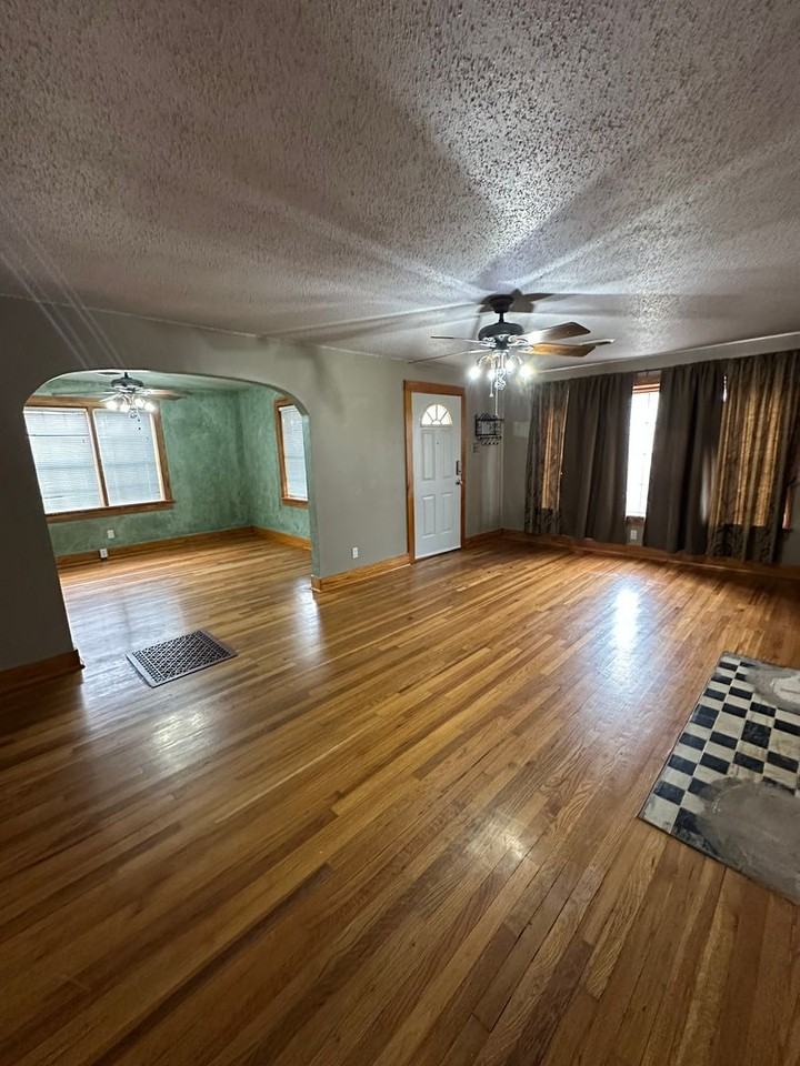 1321 Axtell St - Photo 4 of 19