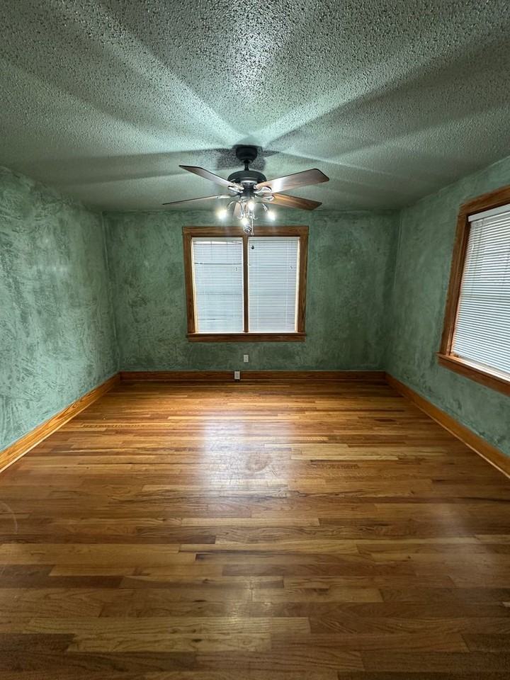 1321 Axtell St - Photo 5 of 19