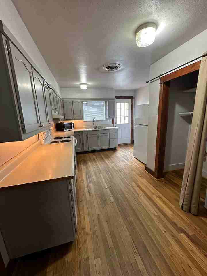 1321 Axtell St - Photo 7 of 19