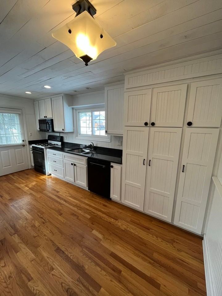 991 Bricker Blvd - Photo 2 of 31