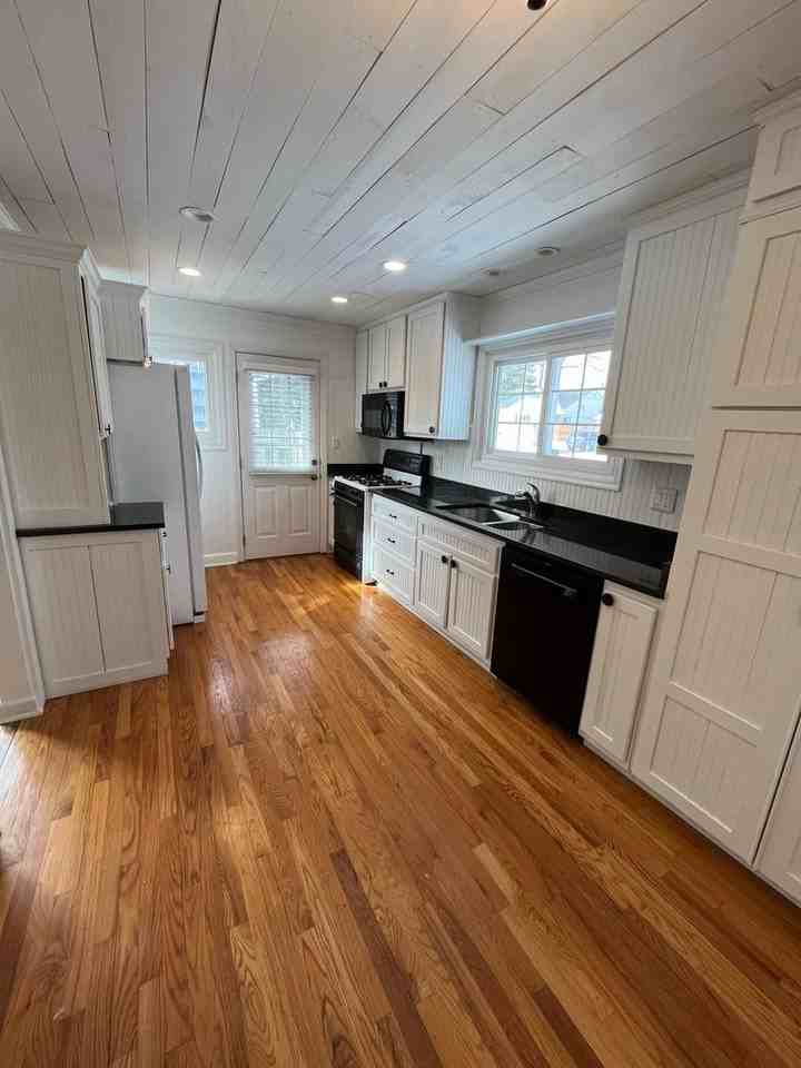 991 Bricker Blvd - Photo 3 of 31