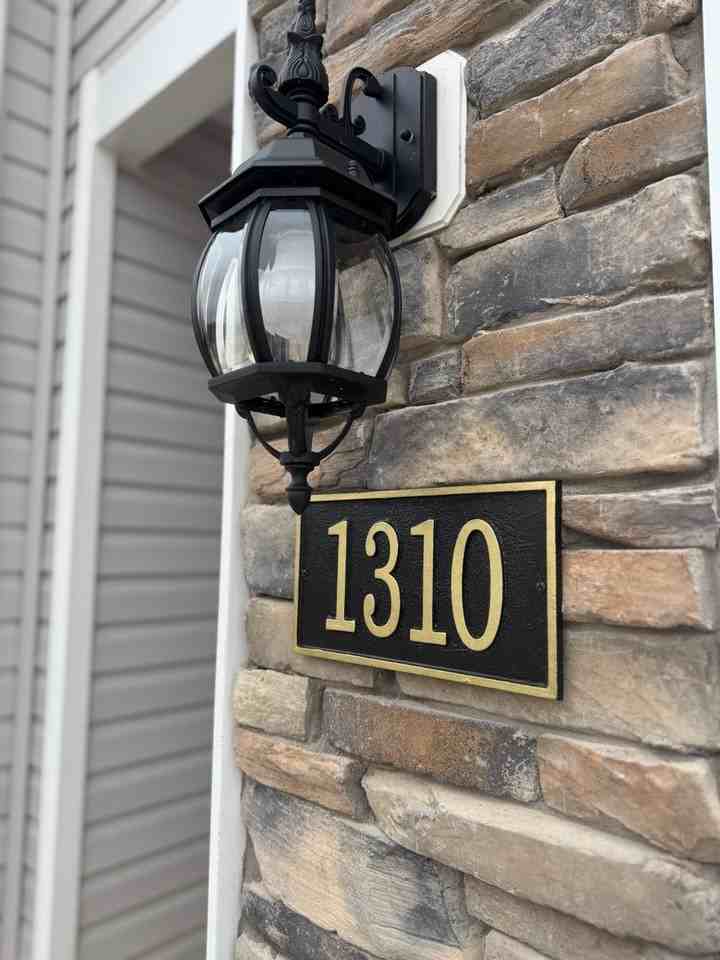 1310 Broholmer Ln - Photo 3 of 37