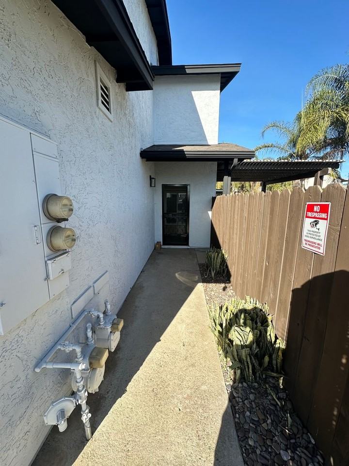 1118 Persimmon Ave - Photo 6 of 25