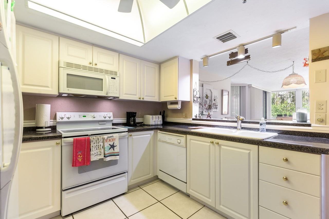 5135 Gulf Of Mexico Dr - Photo 7 of 25