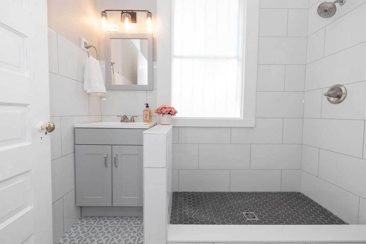 110 Comer St - Photo 5 of 17