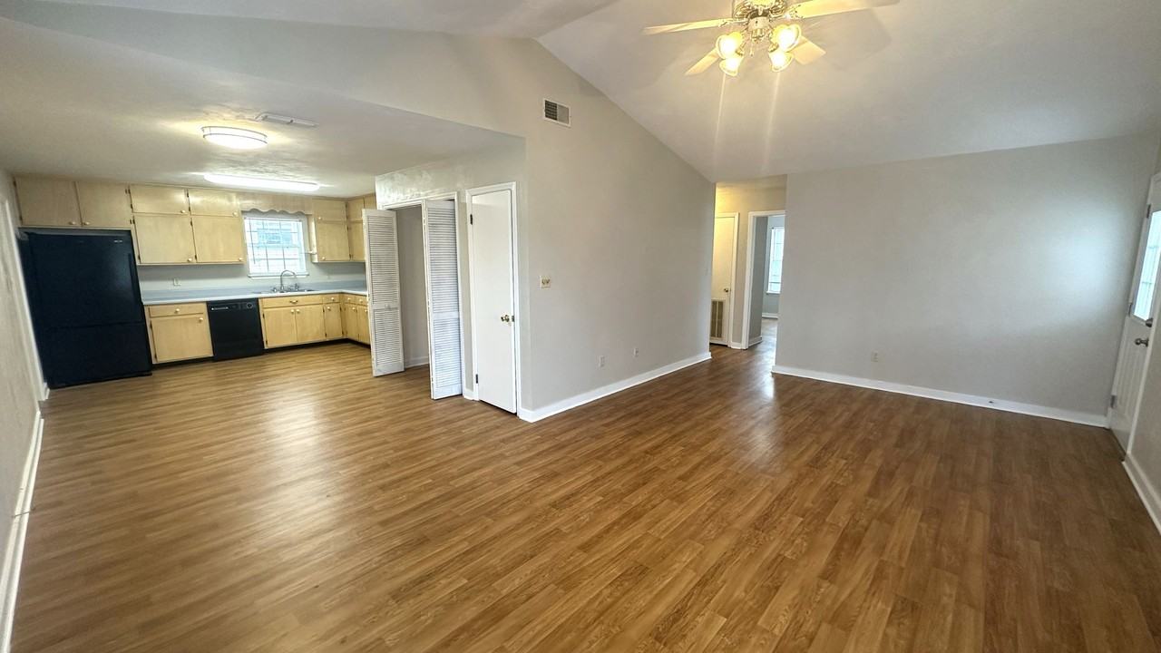 4239 Red Oak Dr - Photo 2 of 20